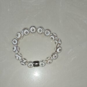 Chic White and Silver Beaded Bracelet